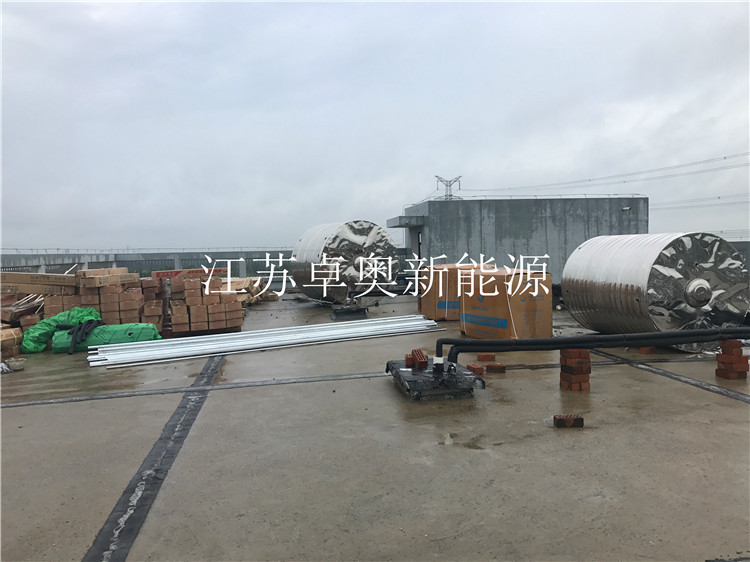 恭喜我公司承接丹陽宏福物流園15噸太陽能加空氣能熱水工程，已順利進(jìn)場開始安裝。